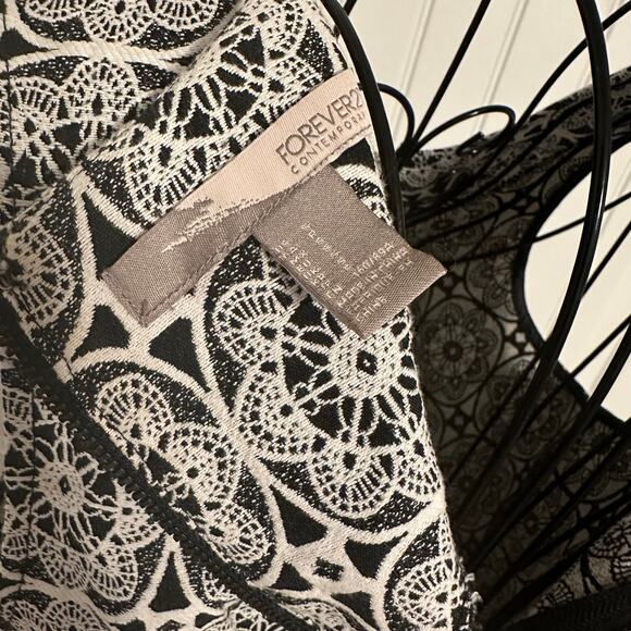 XS - Forever 21 - Black and White Printed Dress - Picture 5 of 6